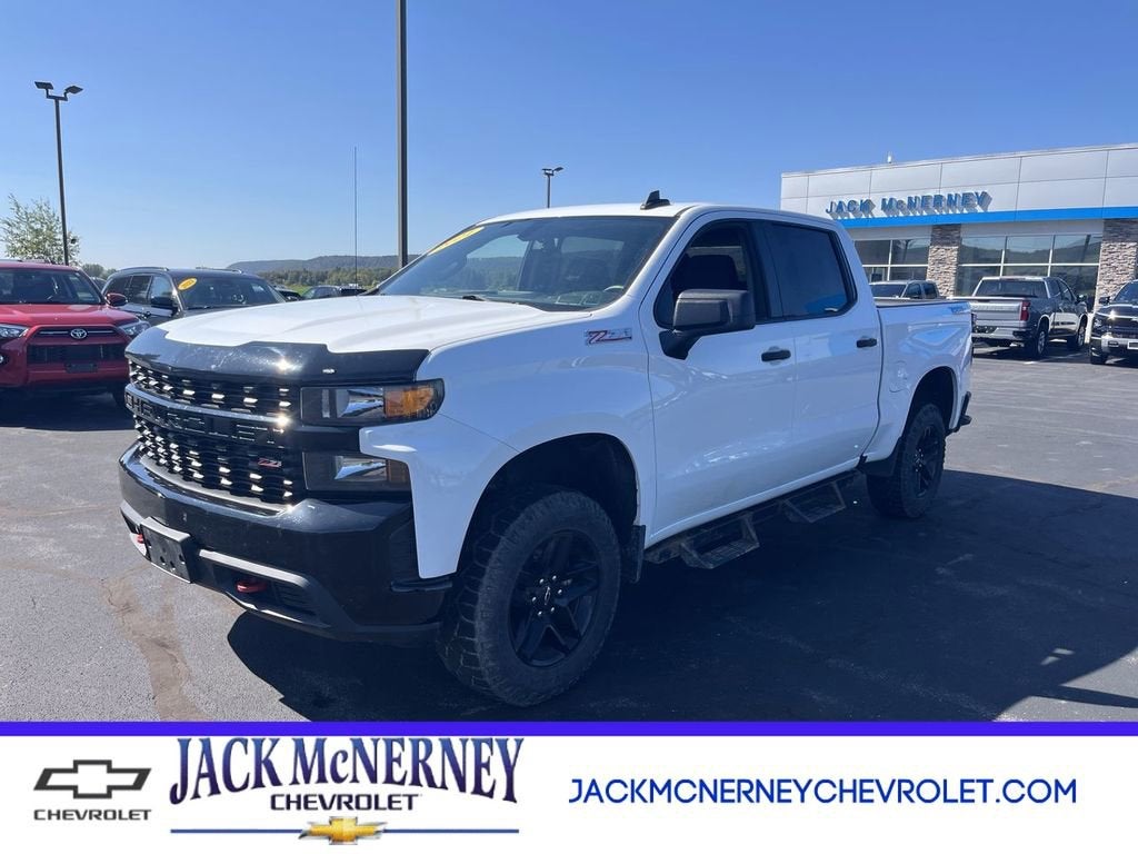 2021 Chevrolet Silverado 1500 Custom Trail Boss in Summit White — front three-quarter view